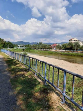Cheerful 3Bedroom Riverside Cottage Homestay -Mountain View